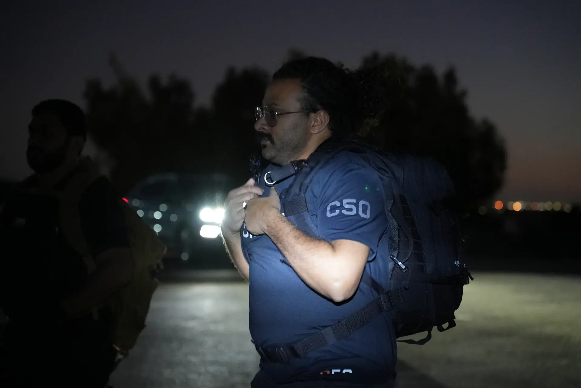 متدرب مع معدات